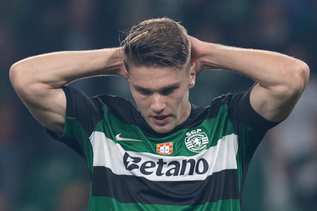 Viktor Gyökeres looking upset.
