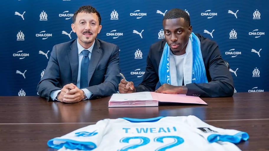 Tim Weah put pen to paper with Olympique Marseille. | Olympique Marseille