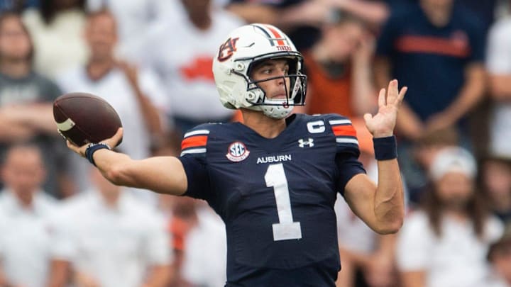 Auburn Tigers quarterback Payton Thorne throws a pass against the California Bears.