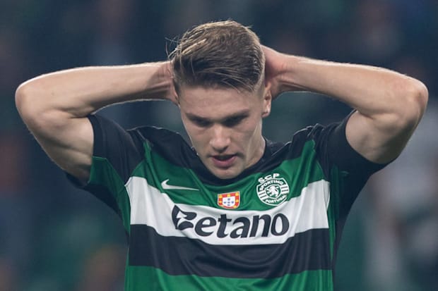 Viktor Gyökeres looking upset.