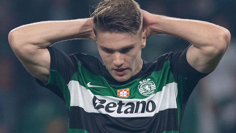 Viktor Gyökeres looking upset.