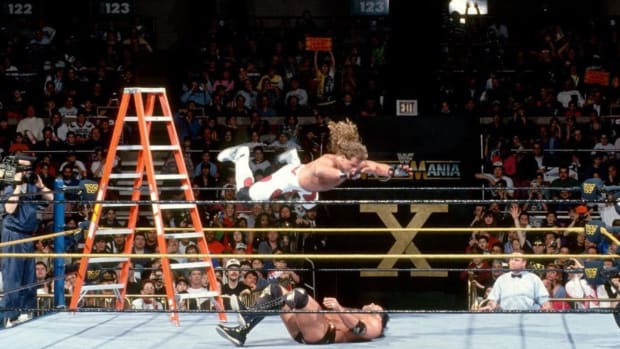 Shawn Michaels and Razor Ramon battle it out at WrestleMania X