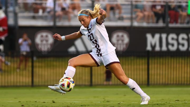 Mississippi State's Zoe Main corrals the ball during Thursday's match against Tennessee Tech. 