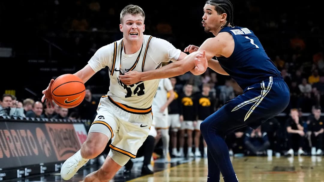 Iowa Hawkeyes guard Bennett Stirtz drives against the Xavier Musketeers Iowa Hawkeyes guard Bennett Stirtz drives against the Xavier Musketeers