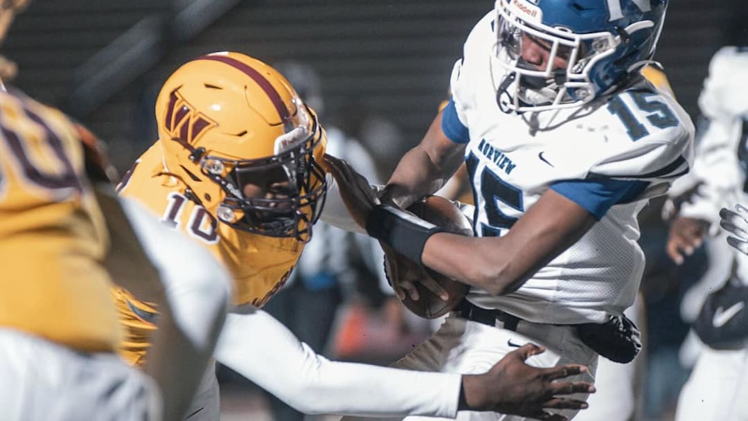 Warwick High School LB Tracy Pope Jr. makes a critical tackle against Norview.