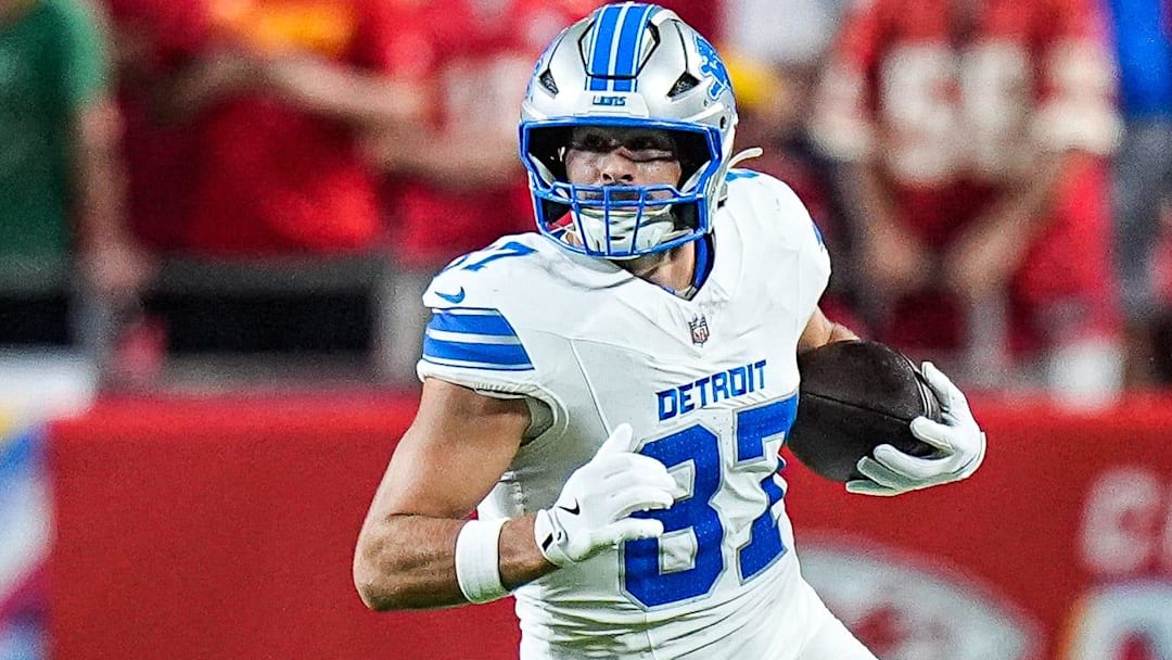 Detroit Lions tight end Sam LaPorta (87) runs against the Kansas City Chiefs during the first half at Arrowhead Stadium in Kansas City, Missouri on Sunday, Oct. 12, 2025.