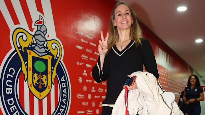 Nelly Simón, la primera directora deportiva de un equipo femenil en México, comparte los pilares que han guiado su carrera y el éxito de Chivas femenil.