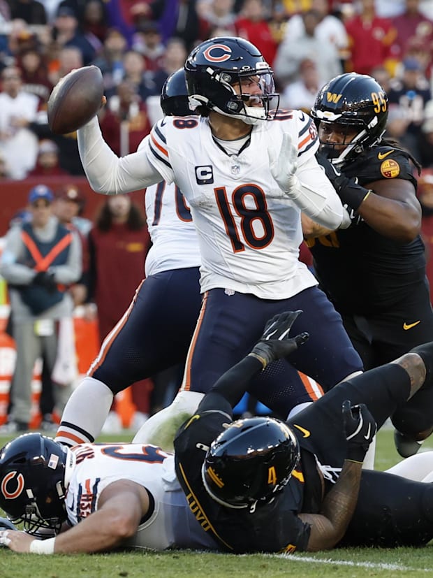 Chicago Bears quarterback Caleb Williams (18).