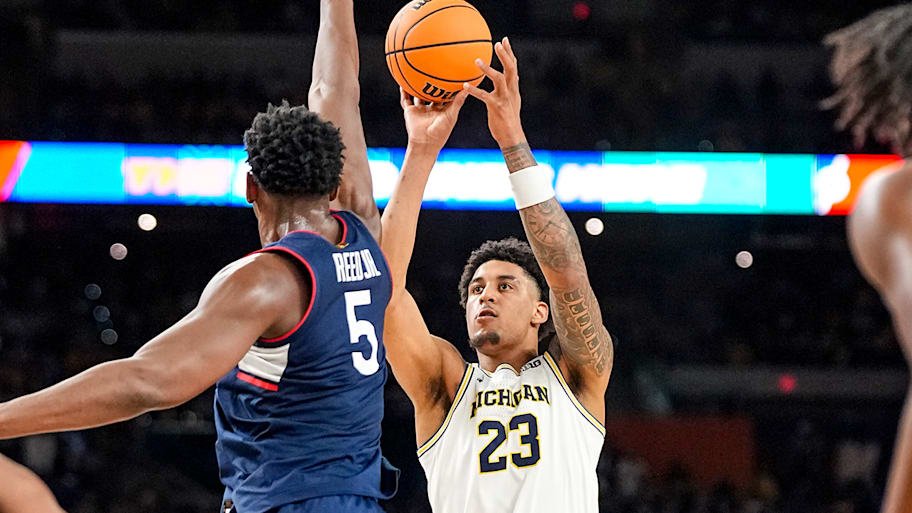 Michigan’s Yaxel Lendeborg shoots against UConn’s Tarris Reed Jr. during the 2026 men’s basketball national championship game