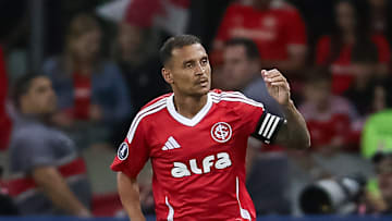 Meia é destaque mais uma vez da equipe de Roger Machado