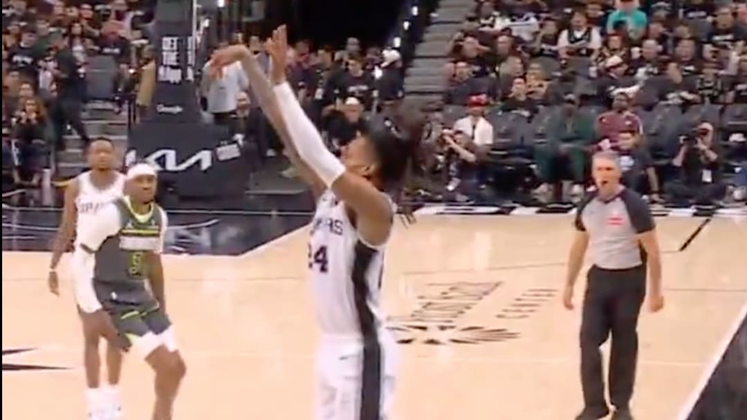Devin Vassell made a very odd jump shot in the Spurs’ Game 2 win over the Timberwolves. 
