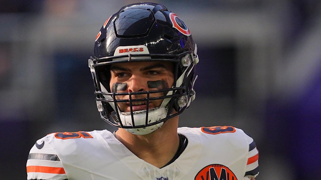 Nov 16, 2025; Minneapolis, Minnesota, USA; Chicago Bears tight end Cole Kmet (85) warms up before a game against the Minnesota Vikings at U.S. Bank Stadium. Mandatory Credit: Brad Rempel-Imagn Images