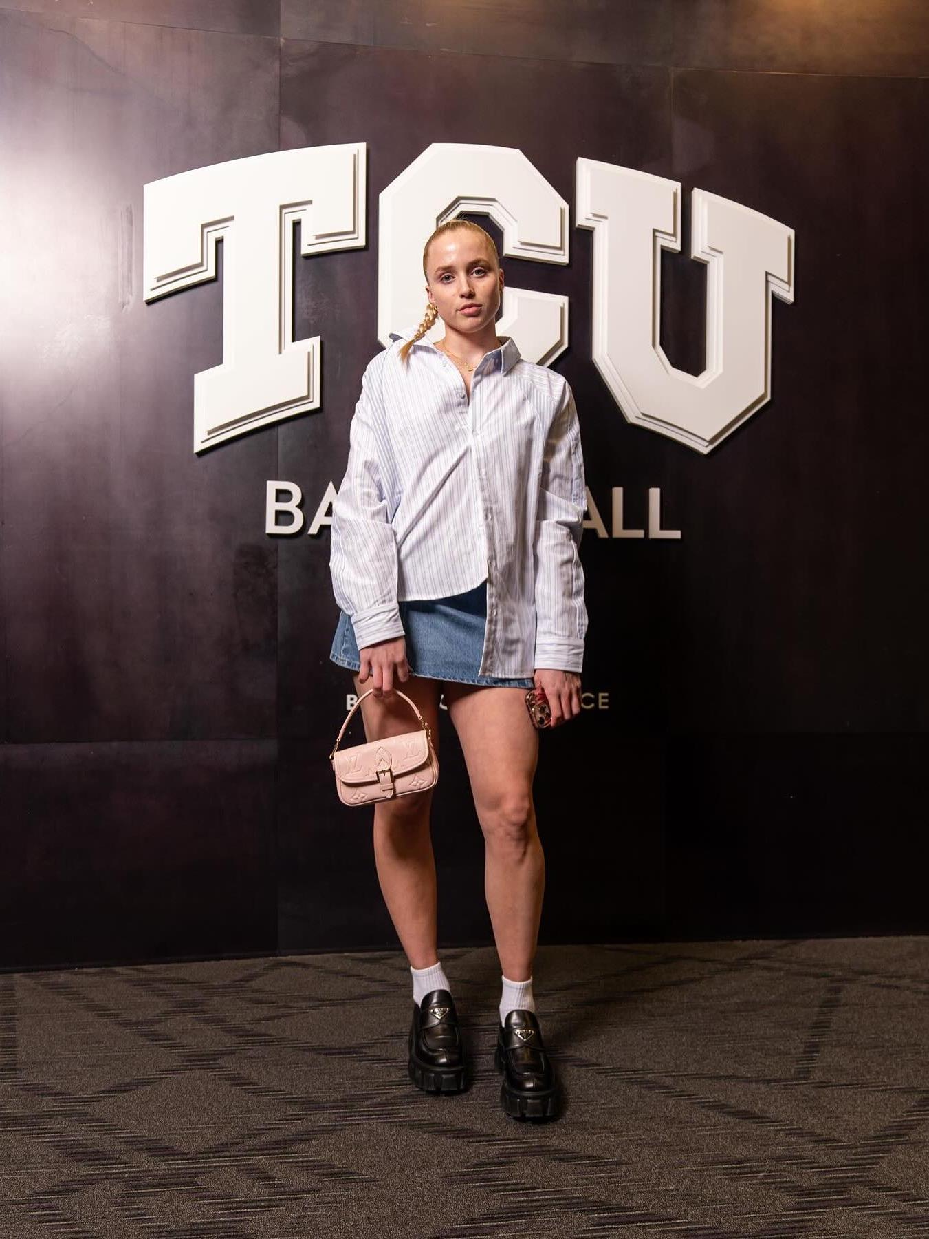 TCU star Hailey Van Lith flexes black fit in glammed up selfie off the court TCU star Hailey Van Lith flexes black fit in glammed up selfie off the court