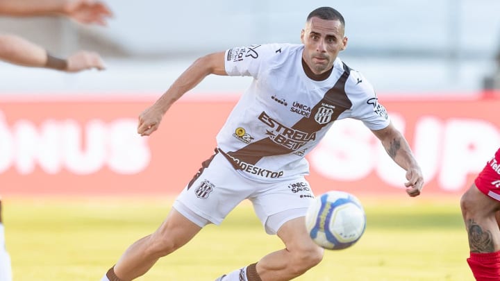 Dudu Vieira, jogador da Ponte Preta contra o CRB em 2024