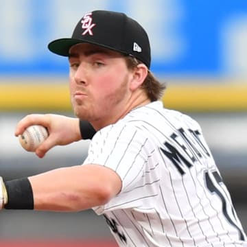 Chicago White Sox shortstop Chase Meidroth (10) throws to first base against the Chicago Cubs at Rate Field.