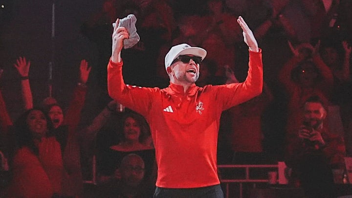 Louisville men's basketball coach Pat Kelsey revs up the crowd during the team's Louisville Live before the start of the 2024-25 season at the KFC Yum! Center. Oct. 4, 2024