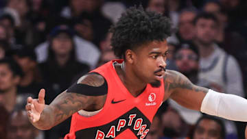 New York Knicks guard Jalen Brunson looks to drive past Toronto Raptors guard Jamal Shead.