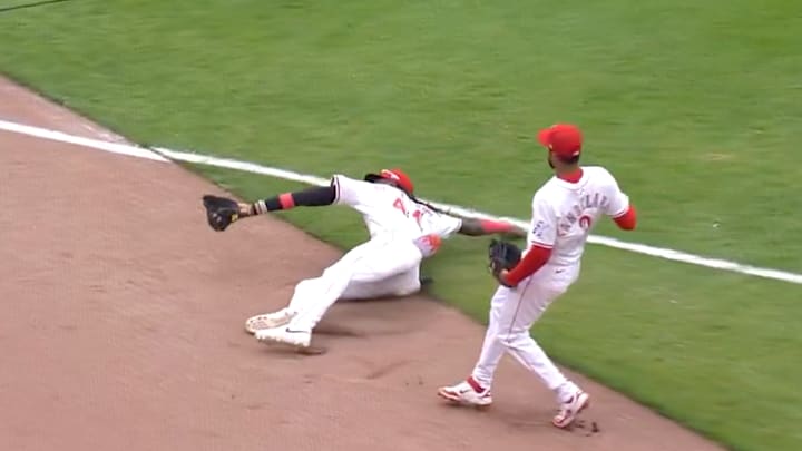 Cincinnati Reds SS Elly De La Cruz makes a terrific sliding catch in foul territory. Cincinnati Reds SS Elly De La Cruz makes a terrific sliding catch in foul territory.