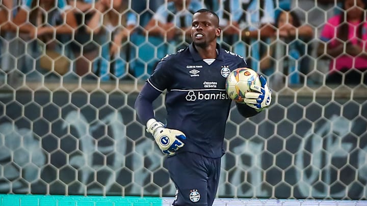 Caíque Santos, goleiro do Grêmio em 2024