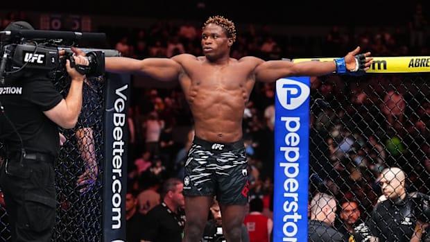 Ateba Gautier fights Robert Valentin at UFC 318.