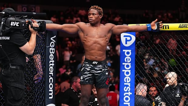 Ateba Gautier fights Robert Valentin at UFC 318.
