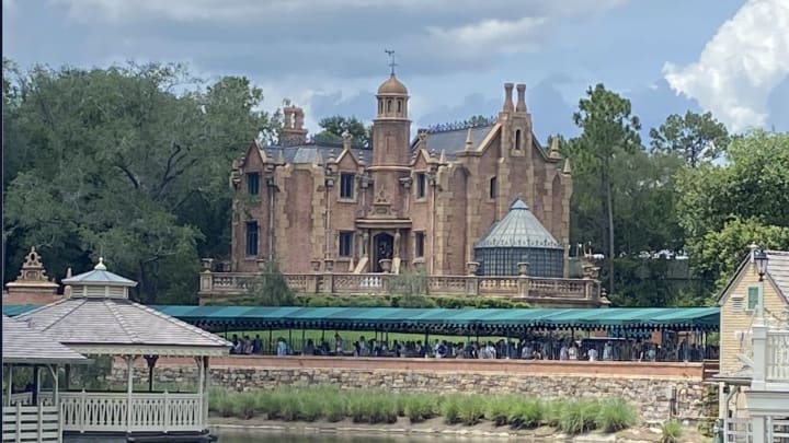 Disney World The Haunted Mansion. Photo taken by Matthew Liebl