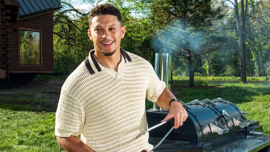 Patrick Mahomes barbecues for Airbnb.