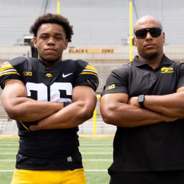 Iowa RB Xavier Williams and RB coach Ladell Betts. (Photo: hawkeyesports.com) 