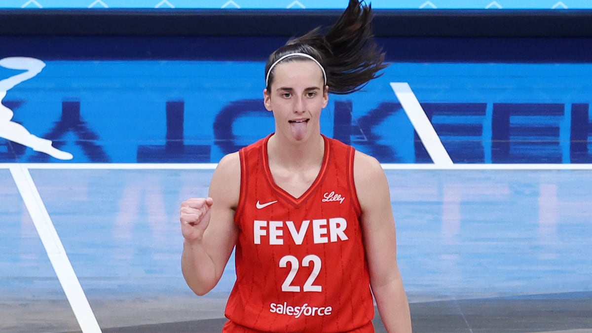 Geno Auriemma's Old Comments About Caitlin Clark's WNBA Rookie Year Look  Silly Now