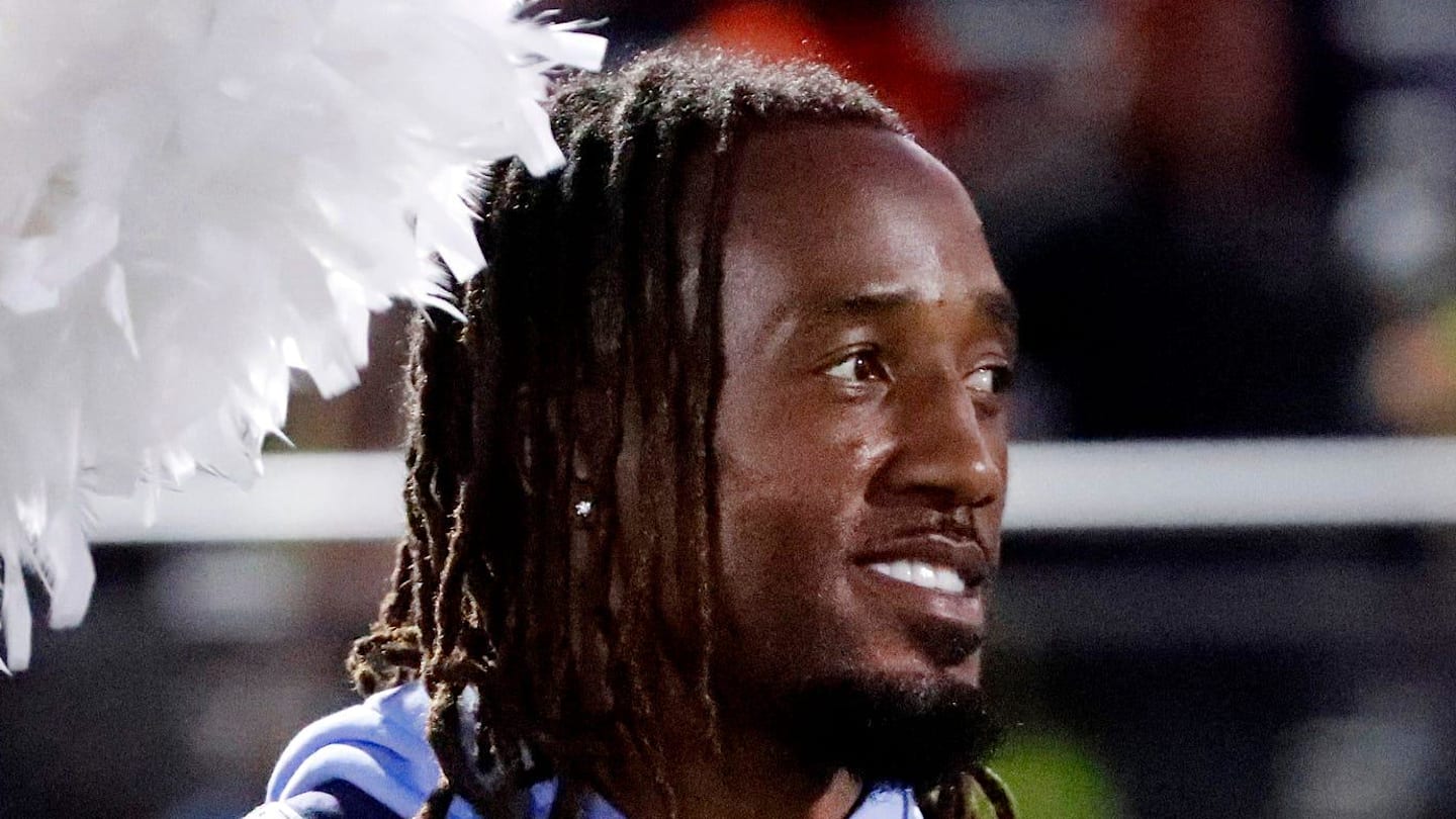 Titans Star Defender Leaves Patriots Game With Injury