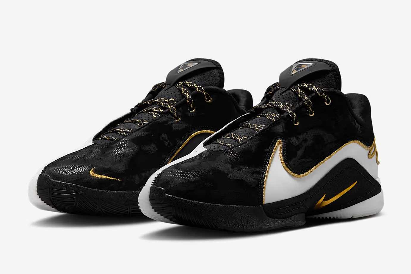 dicks sporting goods lebron 15