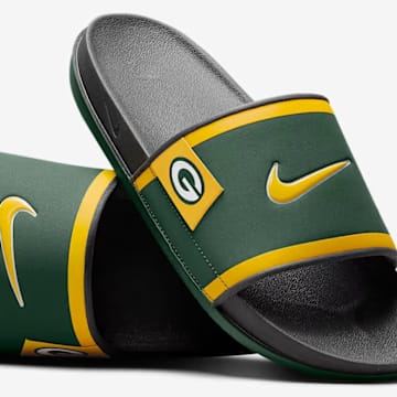 The Nike Offcourt slide dropped in 24 NFL team colorways.