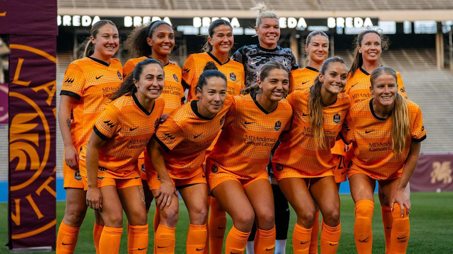 A squad picture of Houston Dash