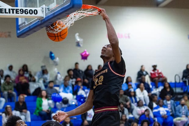 Germantown Mavericks' Sam Funches (32) dunks the ball