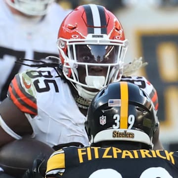 Dec 8, 2024; Pittsburgh, Pennsylvania, USA;  Cleveland Browns tight end David Njoku (85) runs after a catch as Pittsburgh Steelers safety Minkah Fitzpatrick (39) defends  during the fourth quarter at Acrisure Stadium. Mandatory Credit: Charles LeClaire-Imagn Images