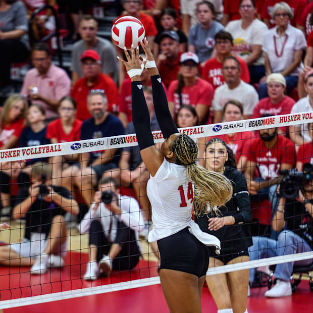 Manaia Ogbechie goes up for a solo block. 
