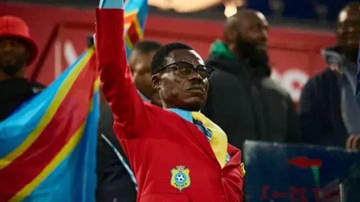 Lumumba Vea se hizo famoso en la última Copa Africana de Naciones, por su homenaje a un héroe de su país. Lumumba Vea se hizo famoso en la última Copa Africana de Naciones, por su homenaje a un héroe de su país.