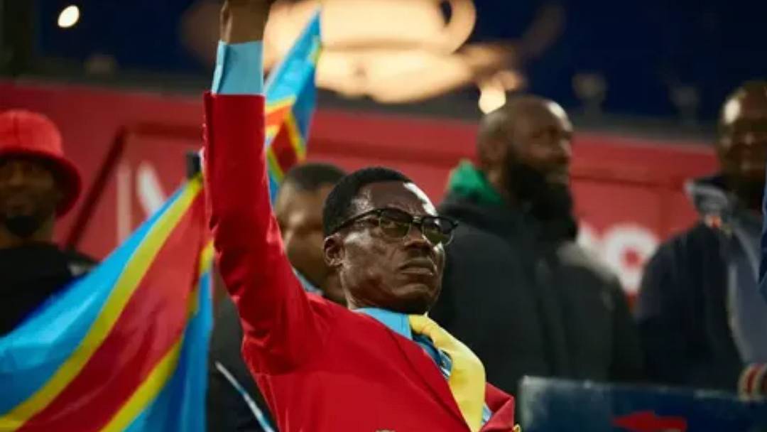 Lumumba Vea se hizo famoso en la última Copa Africana de Naciones, por su homenaje a un héroe de su país. Lumumba Vea se hizo famoso en la última Copa Africana de Naciones, por su homenaje a un héroe de su país.