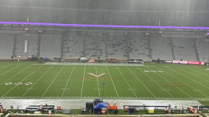 The game entered a weather delay with 4:48 left in the second quarter. 