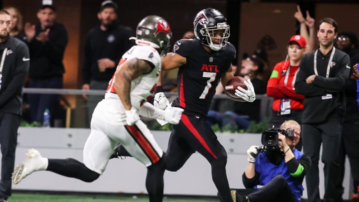 Dec 10, 2023; Atlanta, Georgia, USA; Atlanta Falcons running back Bijan Robinson (7) runs the ball against the Tampa Bay Buccaneers in the second half at Mercedes-Benz Stadium. Mandatory Credit: Brett Davis-USA TODAY Sports
