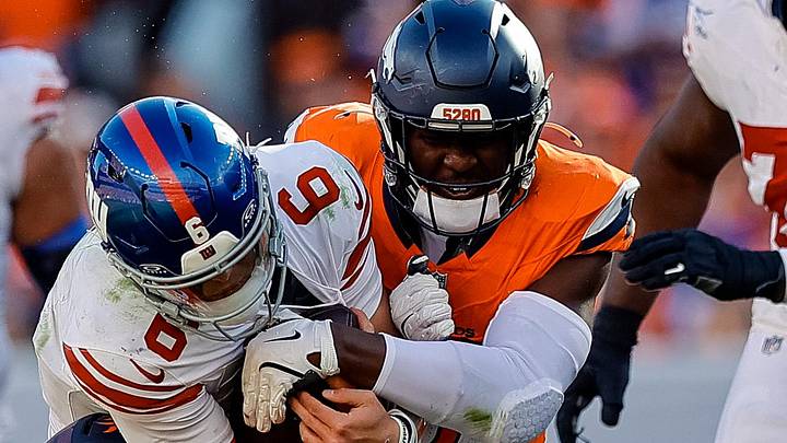 Denver Broncos outside linebacker Que Robinson