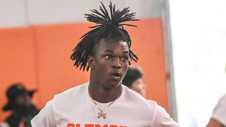 Ridge View 4-star wide receiver Jordon Gidron made big news on Friday when he announced that he had reclassified to the Class of 2025 and committed to play his college football at the University of South Carolina.