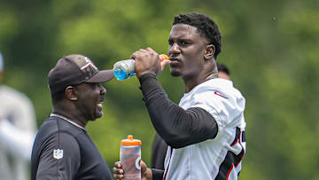 Atlanta Falcons linebacker James Pearce Jr.