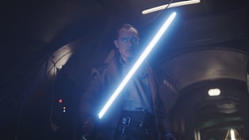 Star Wars: Skeleton Crew episode 7, "We're Gonna Be In So Much Trouble." Jod Na Nawood played by Jude Law. Image Credit: StarWars.com