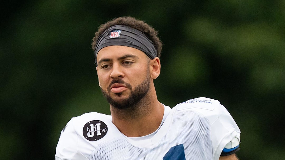 Indianapolis Colts wide receiver Michael Pittman Jr. shakes hands