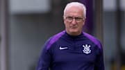 Dorival Júnior comandou treino priorizando ajustes táticos no Corinthians