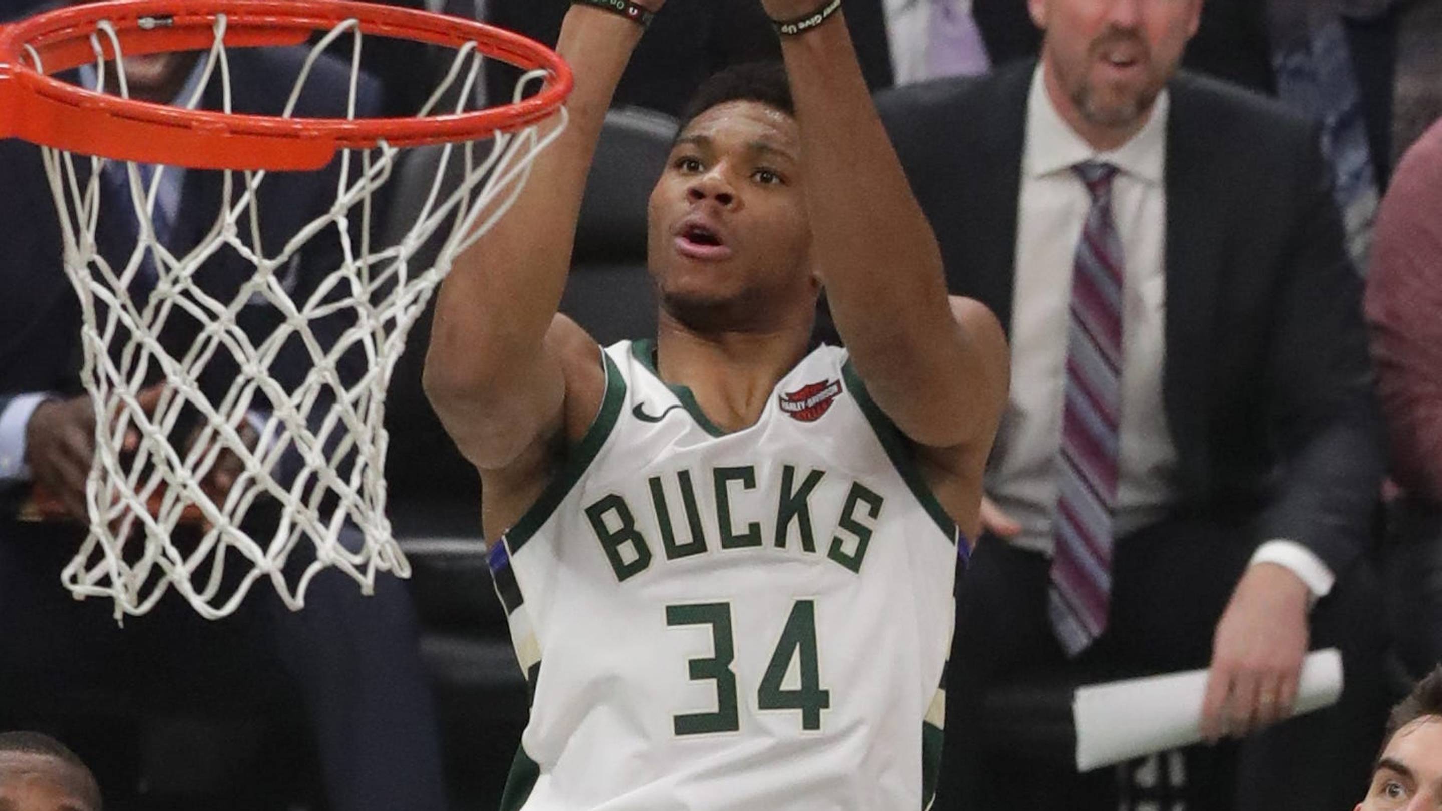Bucks forward Giannis Antetokounmpo misses a jump shot during the first half. Mjs Bucks15 6 Hoffman Jpg Bucks15