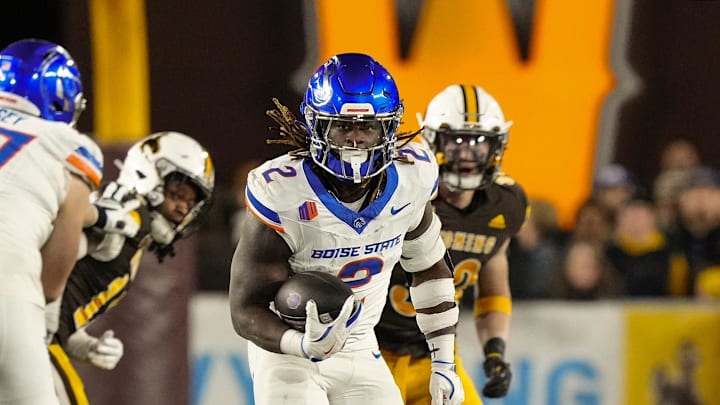 Boise State running back Ashton Jeanty runs the ball during the Broncos' 17–13 win over Wyoming on Nov. 23, 2024.