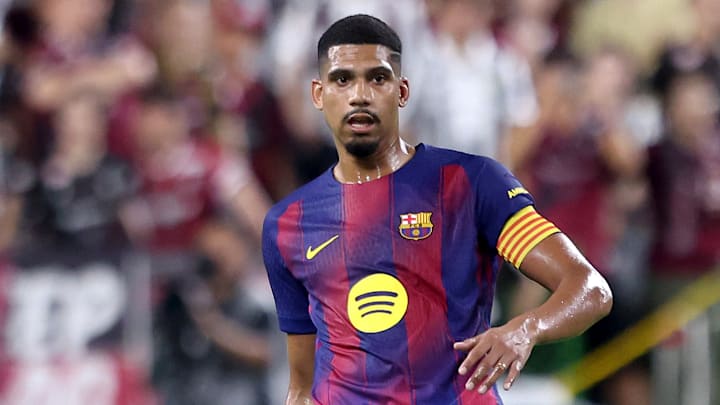 Ronald Araujo ne semble pas prêt de quitter le FC Barcelone cet été. Ronald Araujo ne semble pas prêt de quitter le FC Barcelone cet été.