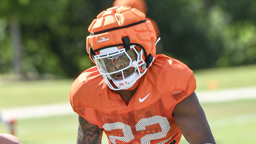 Clemson linebacker Dee Crayton is departing from Clemson Clemson linebacker Dee Crayton is departing from Clemson